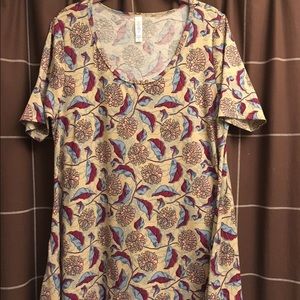 LuLaRoe Perfect tee size Medium