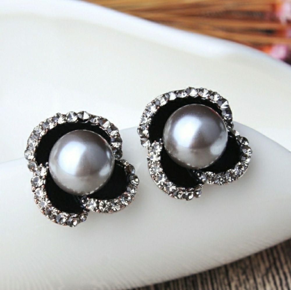 Crystal Black Pearl Petals Stud Earrings