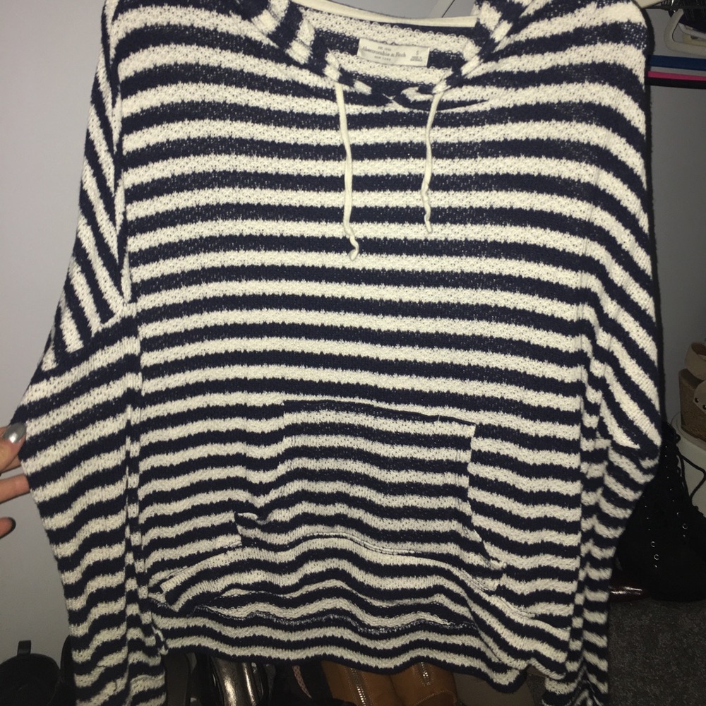 Light weight sweater