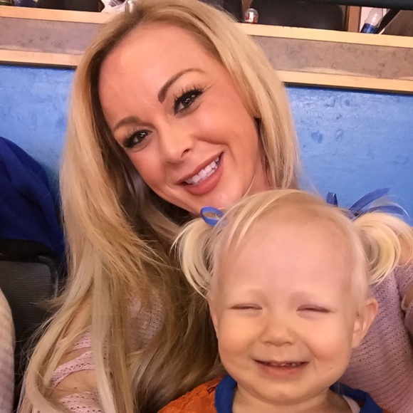 Meet your Posher, Lindsey - Picture 2 of 2