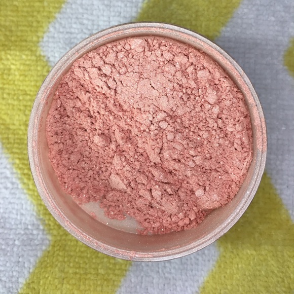 M•A•C Cosmetics Loose Beauty Powders - Picture 3 of 6