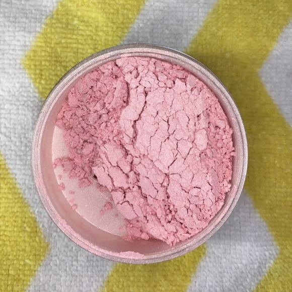 M•A•C Cosmetics Loose Beauty Powders - Picture 4 of 6