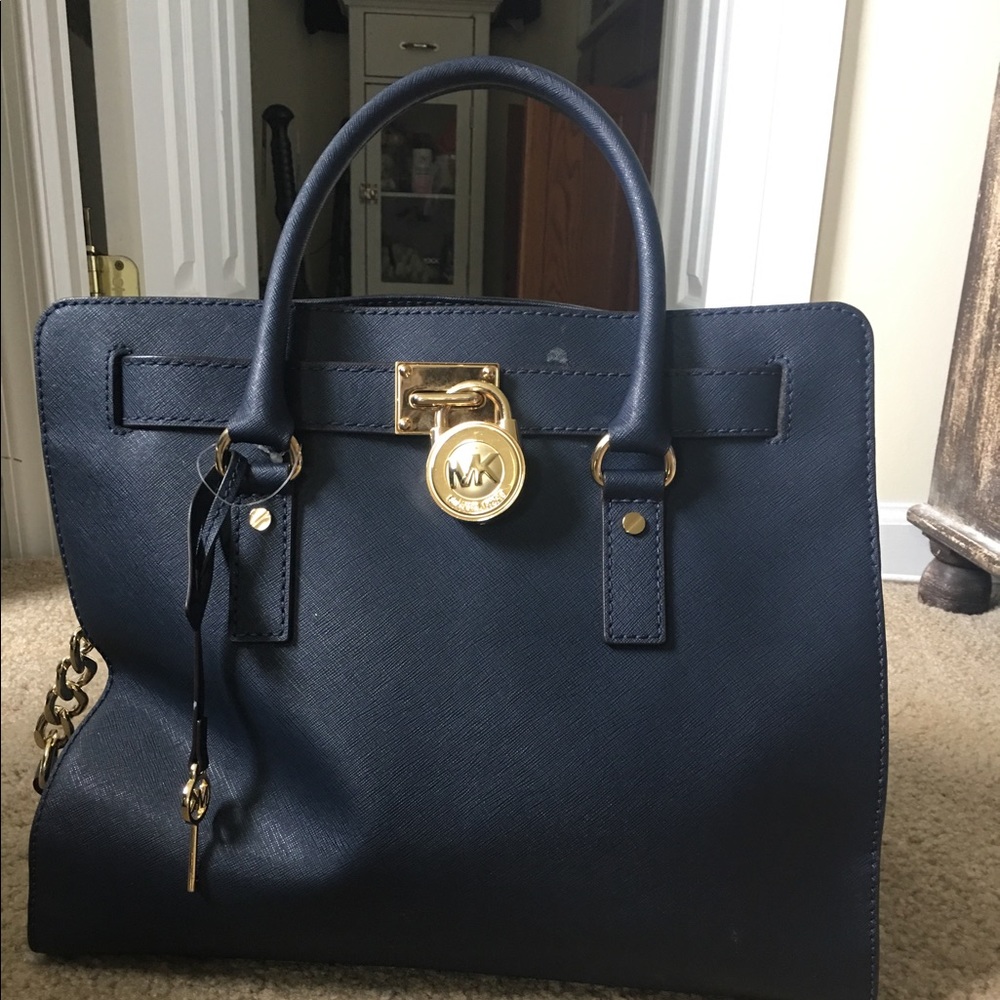 🦋😊😊😊Authentic larger side MK, blue