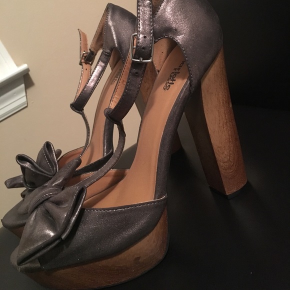 Wooden chunk heel with bow tie - Picture 2 of 2