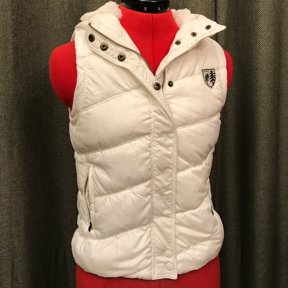 American Eagle White Puffer Vest with Hood
