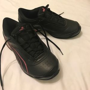 Women's puma tennis shoes size 9