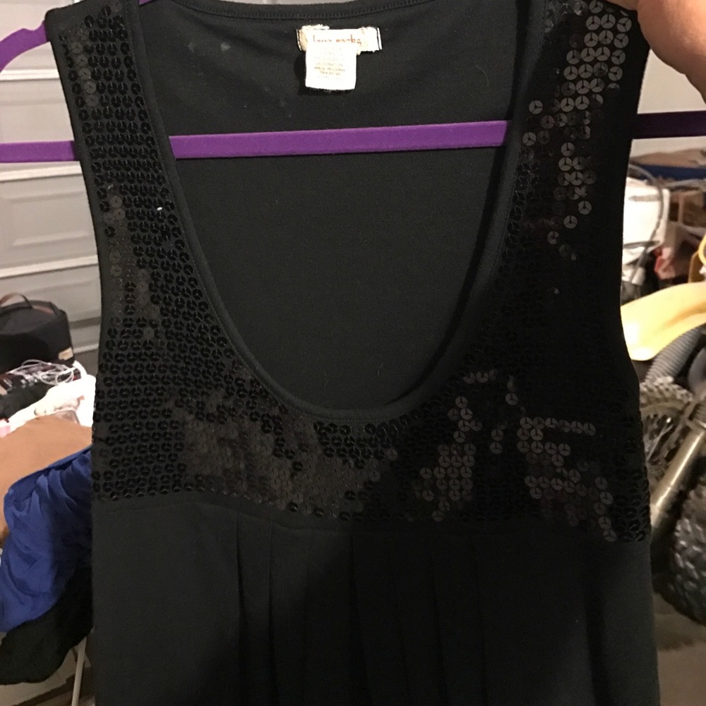 Elegant black dress with shimmer on the bodice