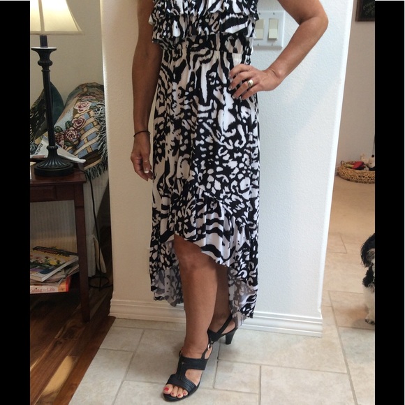 Black and White Short Front Dress - Picture 3 of 3