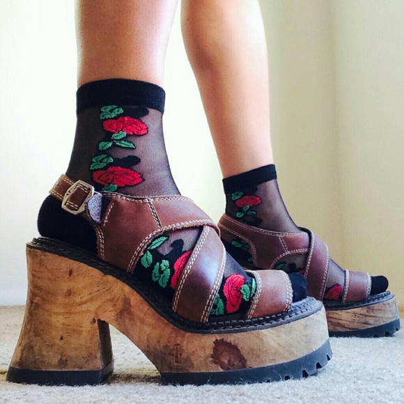 Gothic grunge roses semisheer ankle socks - Picture 2 of 2