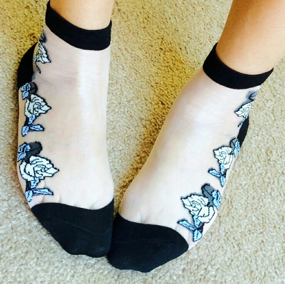 Pastel blue roses grunge goth witchy ankle socks - Picture 2 of 3