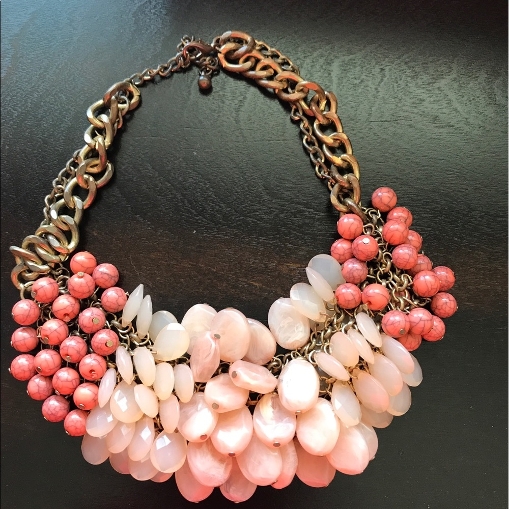Beautiful Coral/Peach Necklace!!