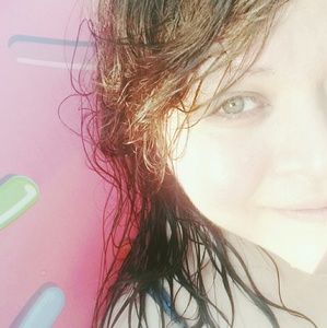 Meet your Posher, Yvette