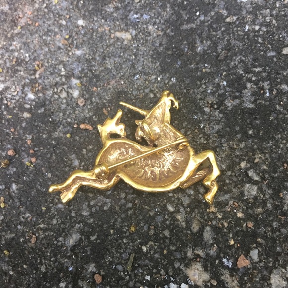 ❌SOLD❌ VTG MMA Gold Plated Unicorn Pin/Brooch - Picture 4 of 8