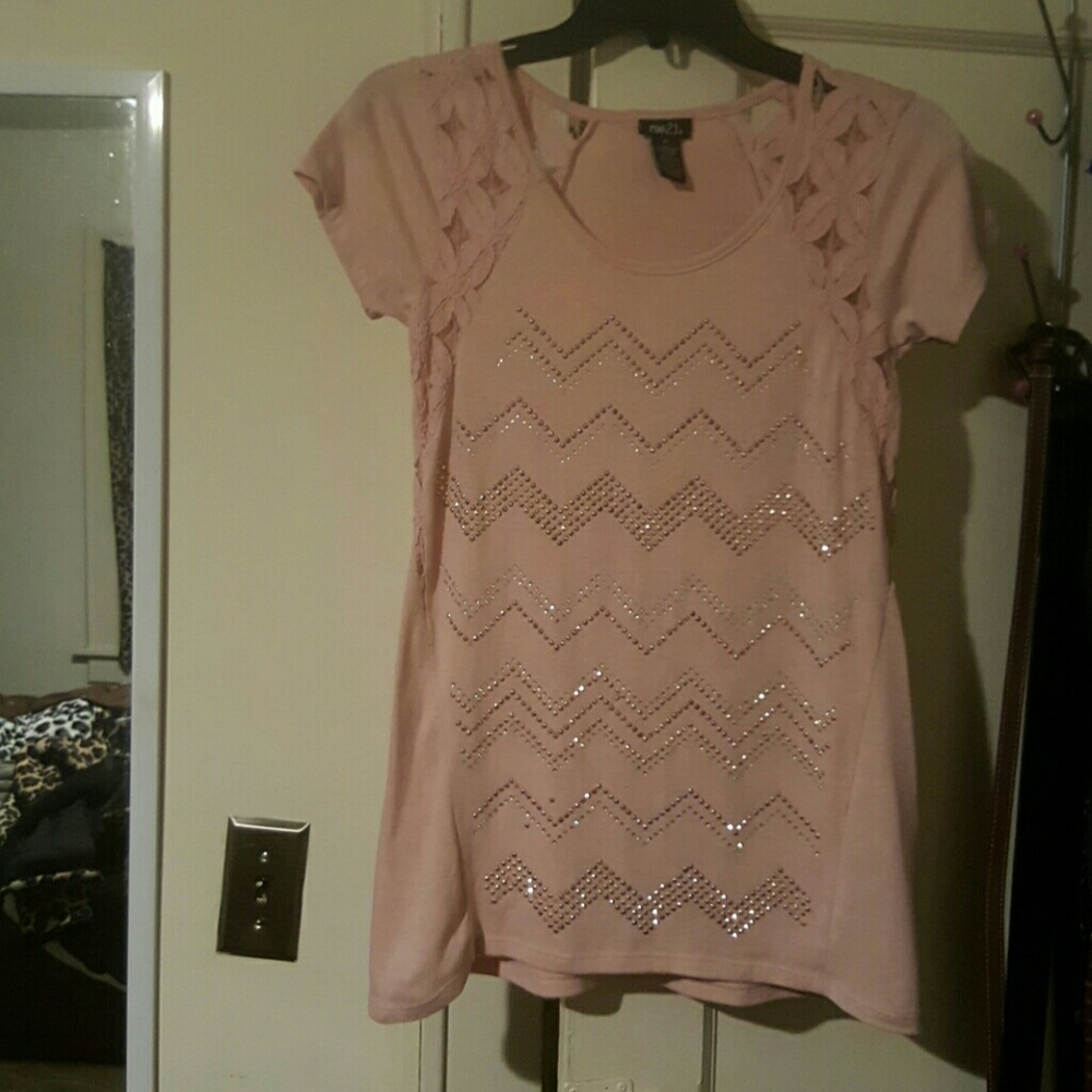 A Rue 21 top
