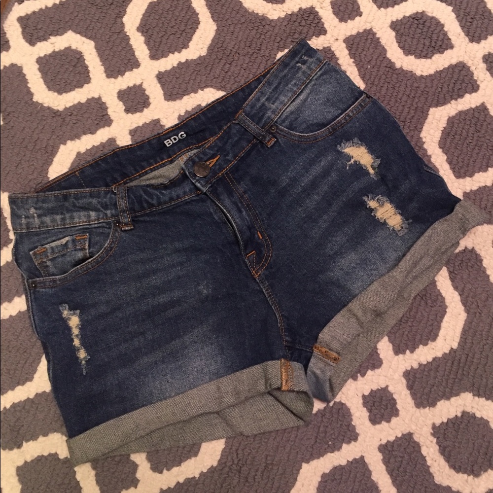 BDG mid rise shorts
