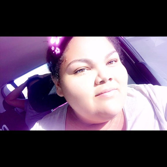 Meet your Posher, Lorena - Picture 1 of 1