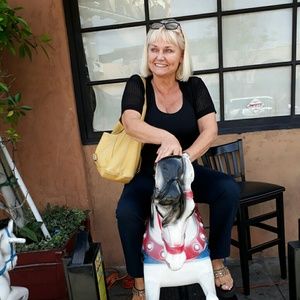 Meet your Posher, Evana