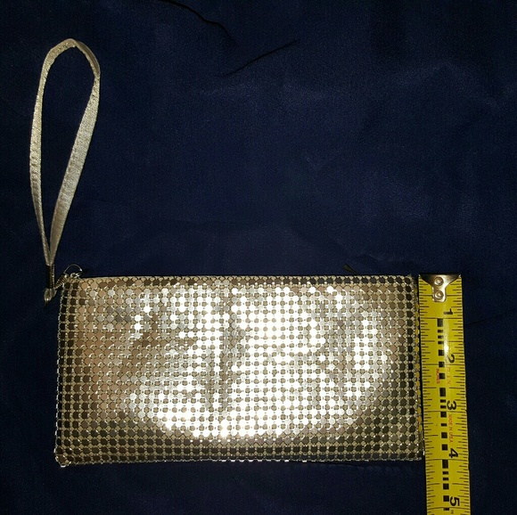 Silver shimmery wristlet NWOT - Picture 4 of 8