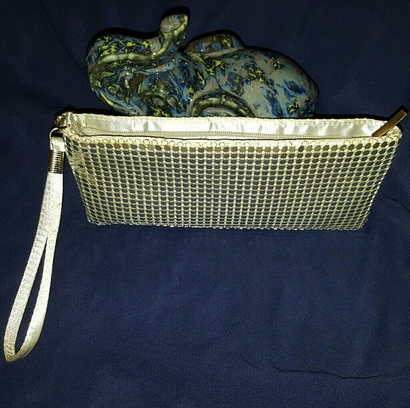Silver shimmery wristlet NWOT - Picture 5 of 8