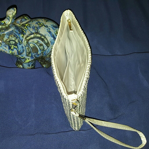 Silver shimmery wristlet NWOT - Picture 6 of 8
