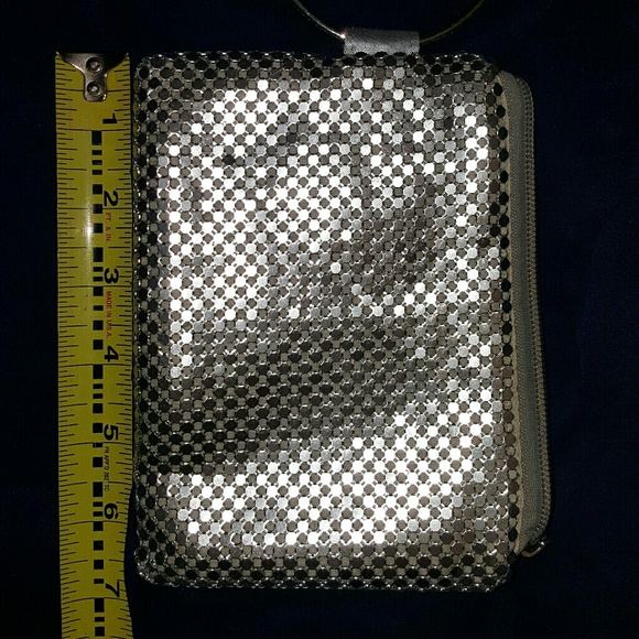 Silver shimmery wristlet with wrist Loop NWOT - Picture 3 of 7