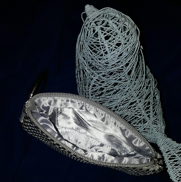 Silver shimmery wristlet with wrist Loop NWOT - Picture 6 of 7