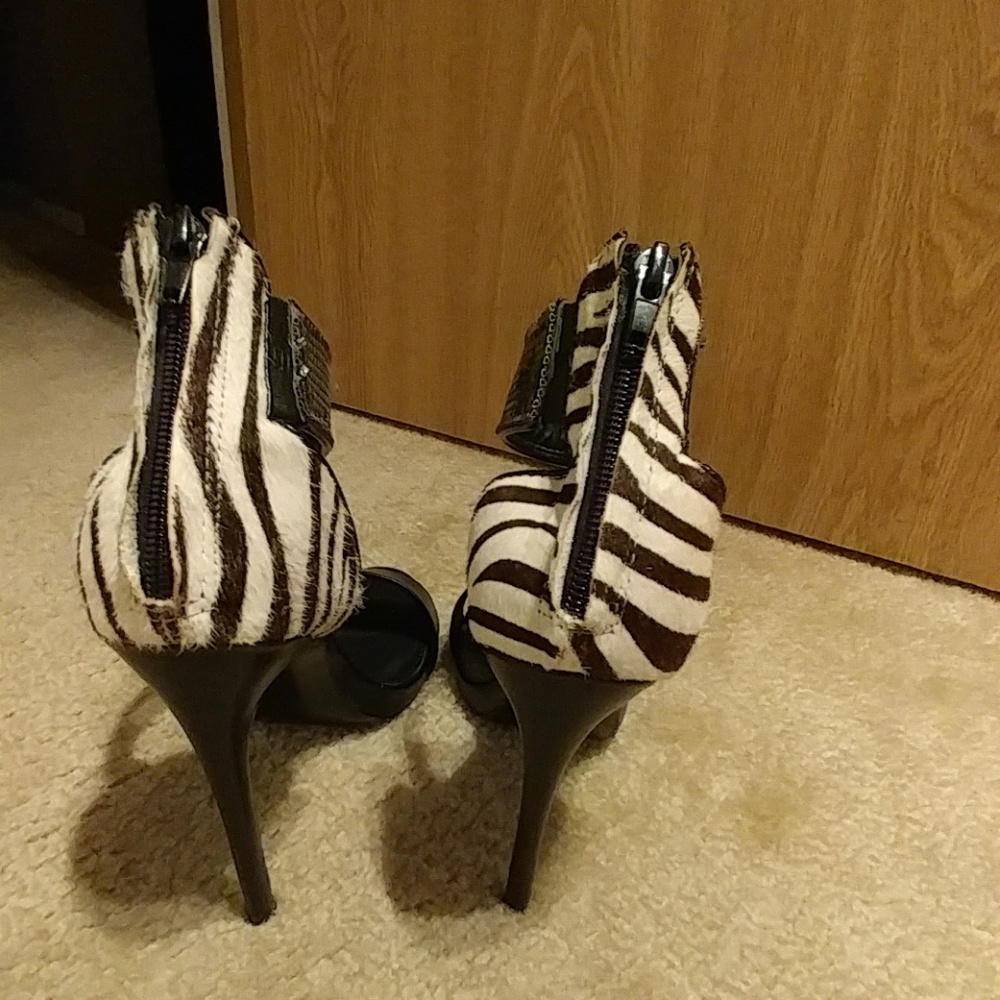 Heels - Picture 3 of 4