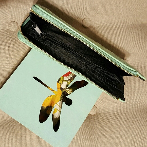 Mint green wallet NWOT - Picture 4 of 6