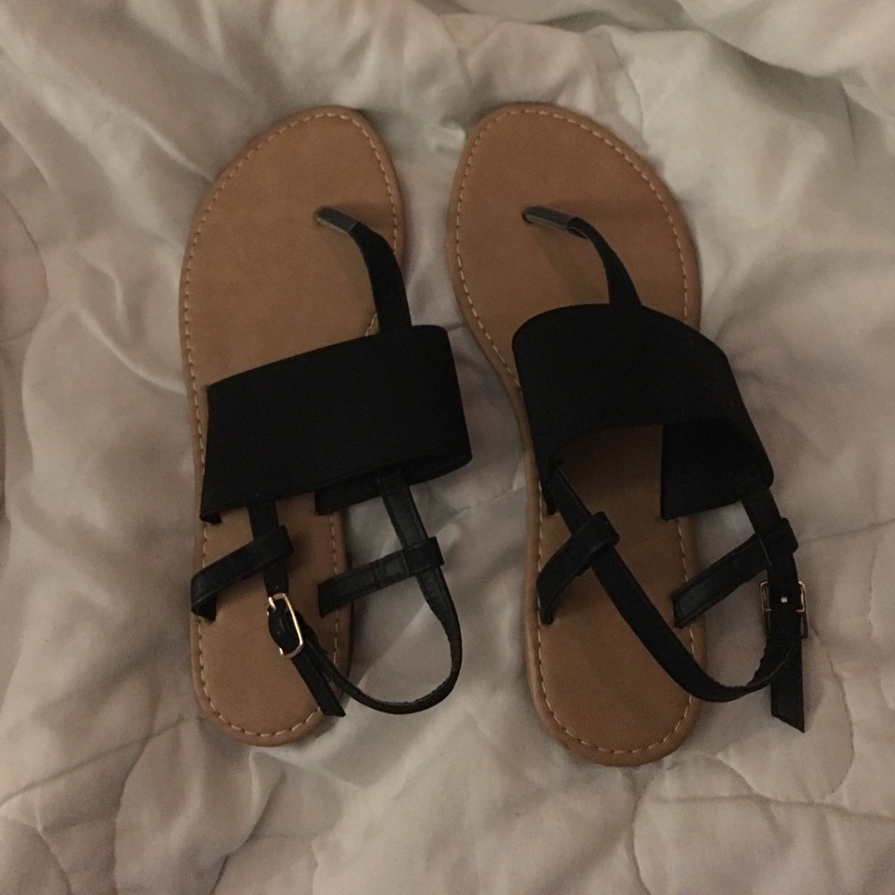 Black elastic sandals