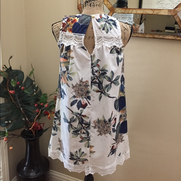 🎉HP🎉one left!! Stunning floral dress-crochet hem - Picture 4 of 8