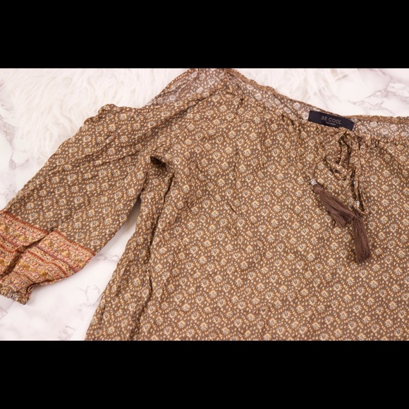 CLEARANCE ⚡️ Be Cool Los Angeles cold shoulder top - Picture 2 of 4