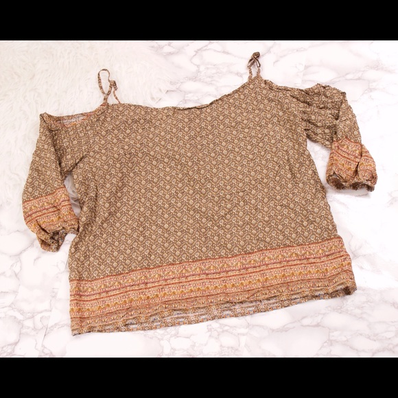 CLEARANCE ⚡️ Be Cool Los Angeles cold shoulder top - Picture 4 of 4