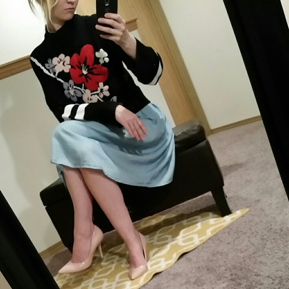 Black H&M long hooded sleeve sweater!