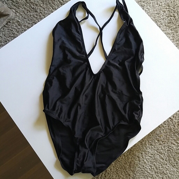 Strappy one piece - Picture 4 of 4