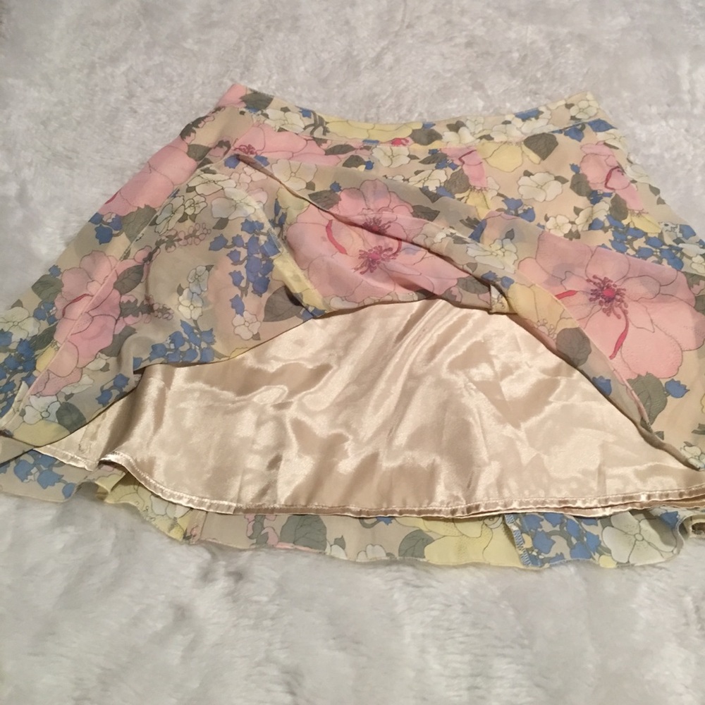 Mini skirt by Bisou Bisou - Picture 2 of 3