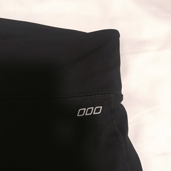 ❌SOLD❌ Lorna Jane Mesh Crops - Picture 2 of 4