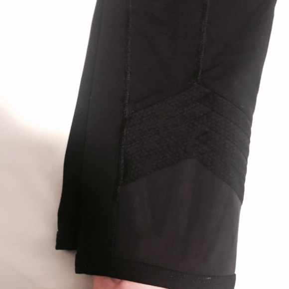 ❌SOLD❌ Lorna Jane Mesh Crops - Picture 3 of 4