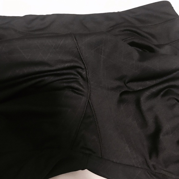 ❌SOLD❌ Asics Reflective Black Crop Tights - Picture 4 of 4