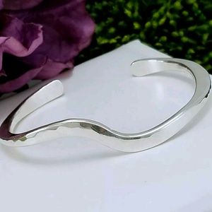 Vintage Polished Hammered Ster Wavy Cuff 19.8gms Vintage Polished Hammered Ster Wavy Cuff 19.8gms