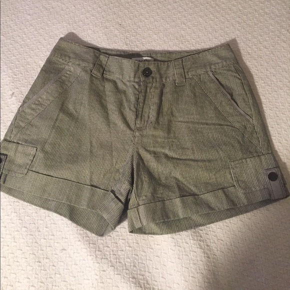 NWT Calvin Klein Shorts Help 2 Shelters - Picture 1 of 6