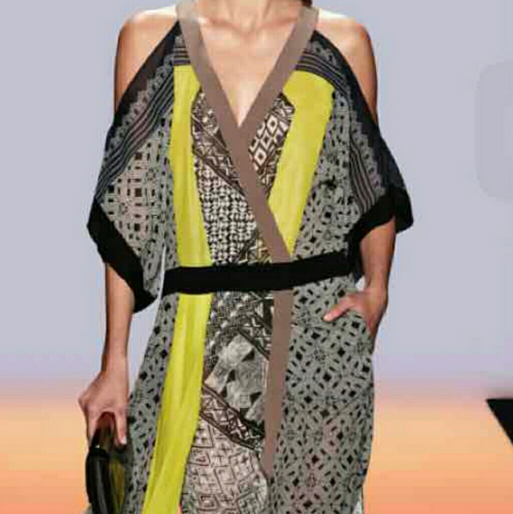 BCBG RUNWAY DRESS - Picture 2 of 4