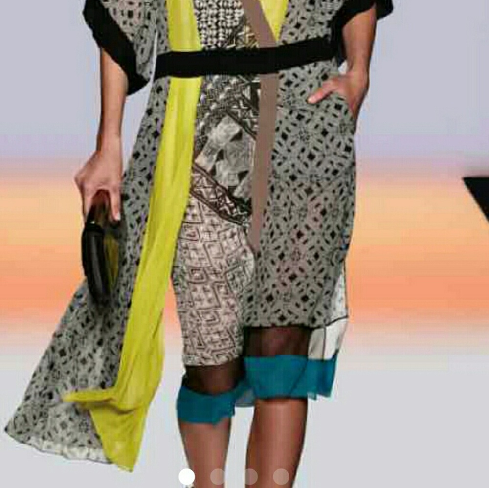 BCBG RUNWAY DRESS - Picture 3 of 4
