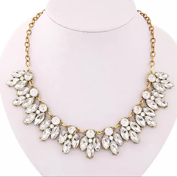 Jewelry - Rhinestone dazzle necklace