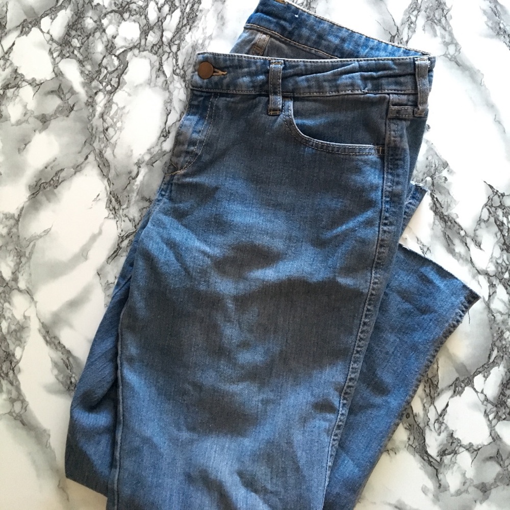 TRENDY uneven hem mom jeans