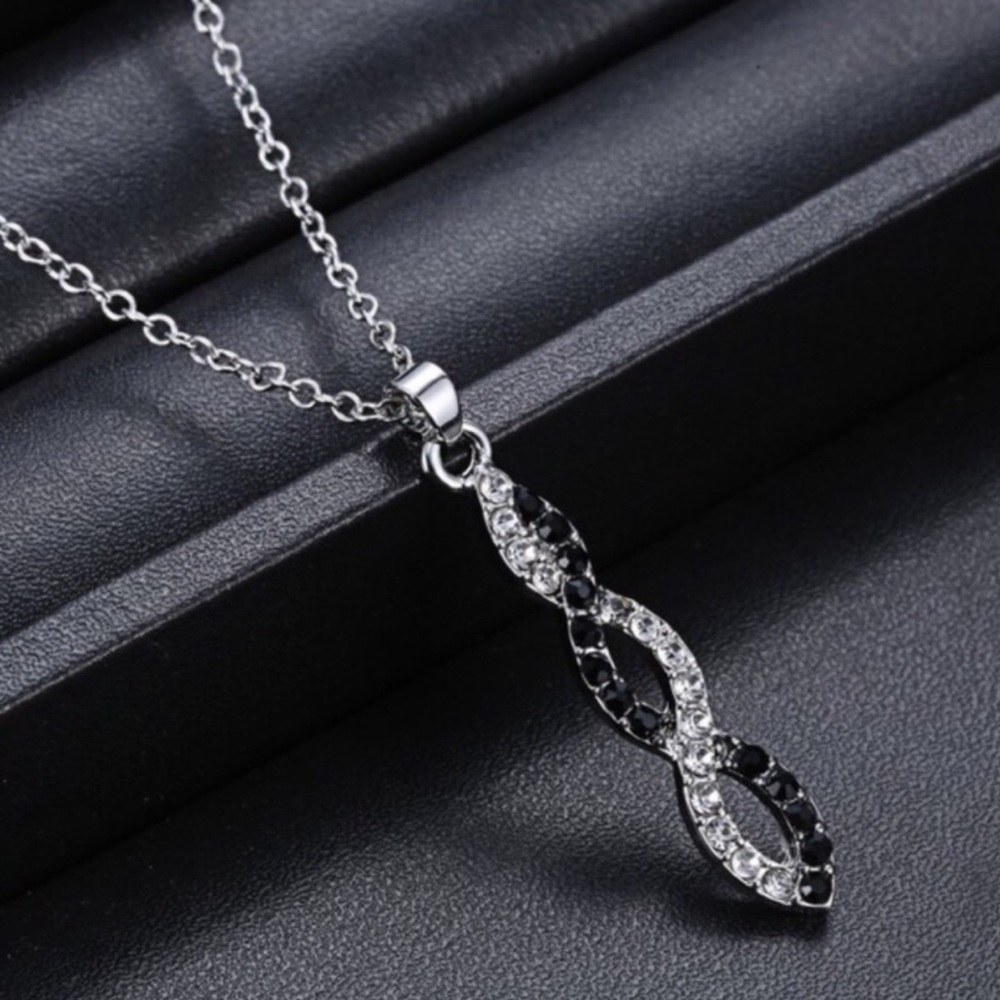 β‘οΈβ‘οΈπ925 Silver Black & White CZ Pendant Necklace - Picture 3 of 3