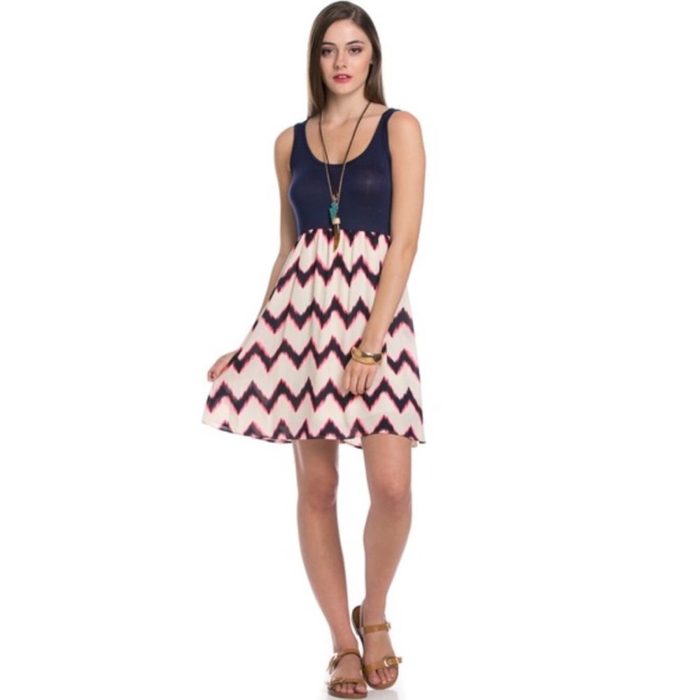 🔥ONE LEFT🔥Chevron Sundress at Low Price - Picture 2 of 3