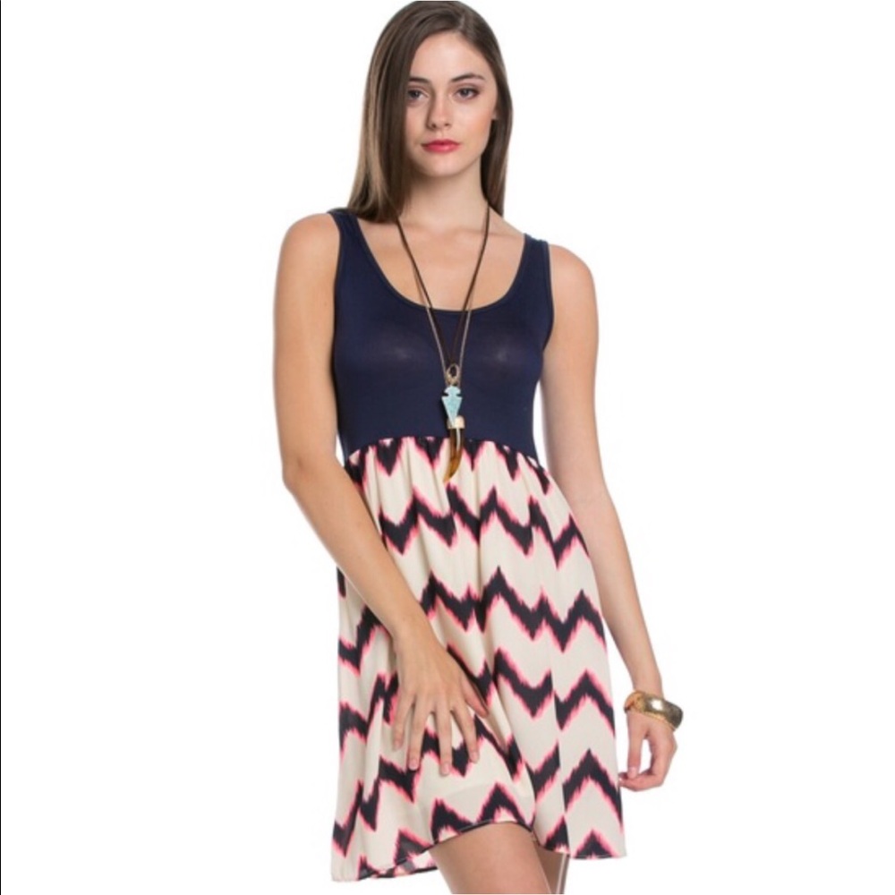 🔥ONE LEFT🔥Chevron Sundress at Low Price - Picture 3 of 3
