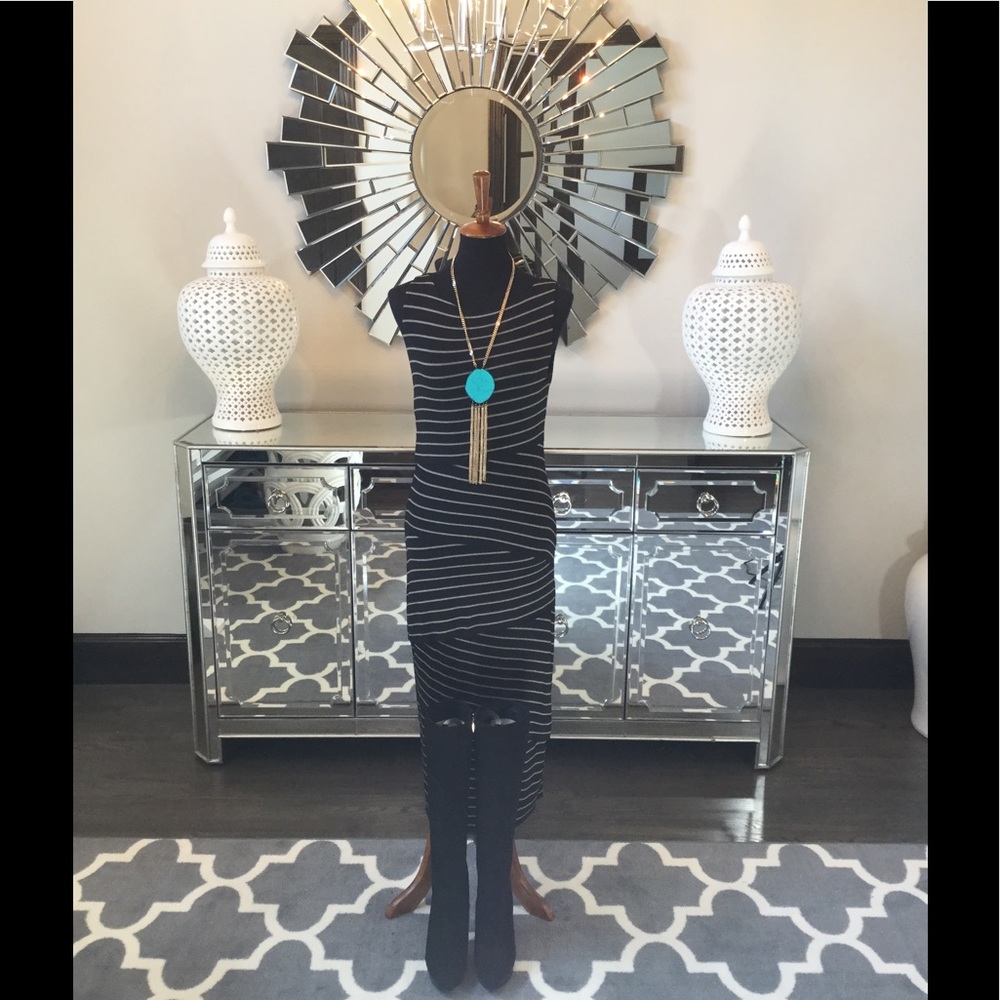 Firm Flash Sale 🔥🔥 Bailey 44 Midi Dress