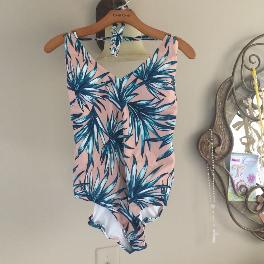 Sale 💕Plunge one Piece Suit💕 - Picture 3 of 4