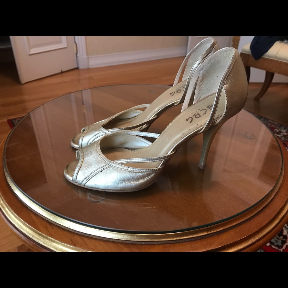 bcBG gold pumps